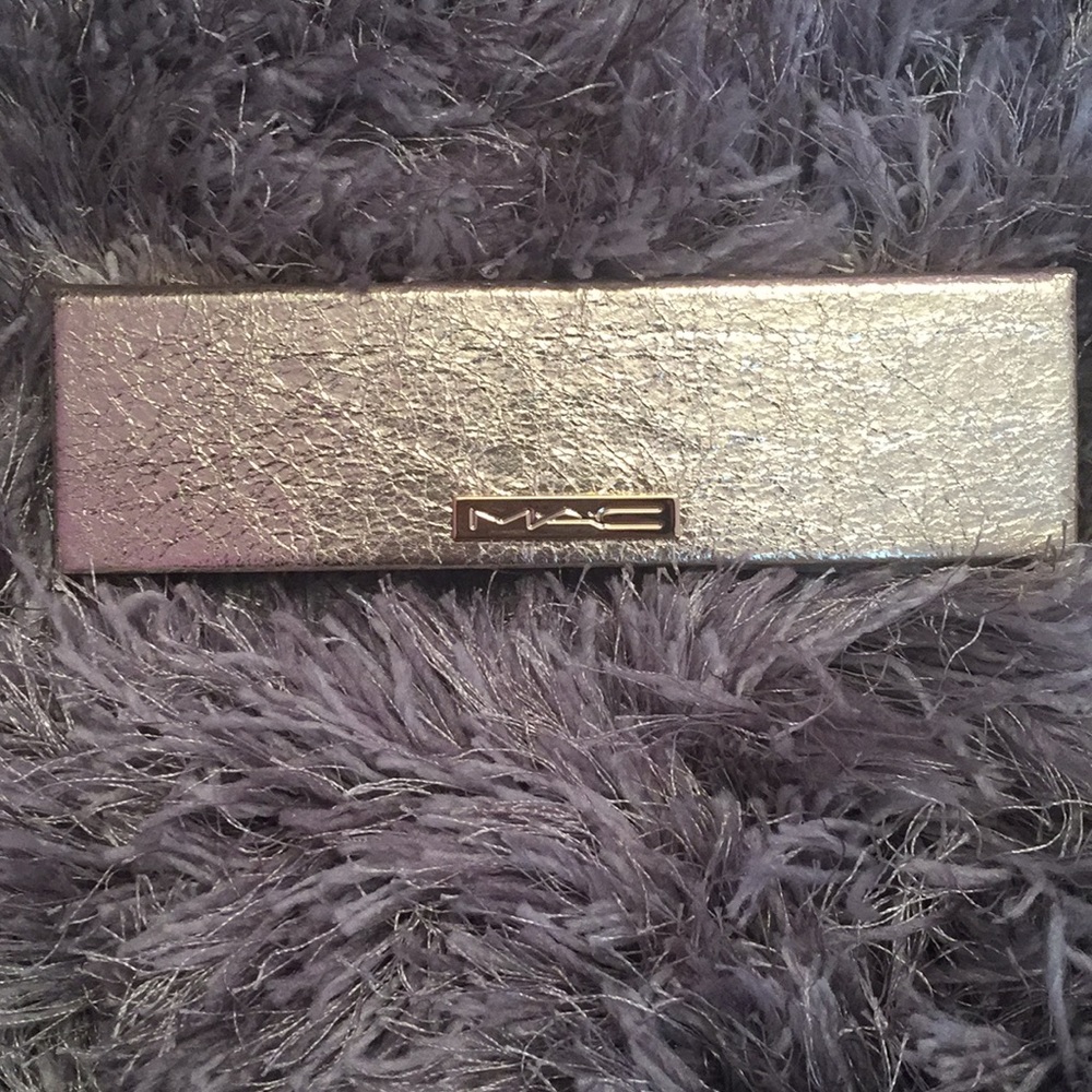 MAC  snow ball eye compact gold